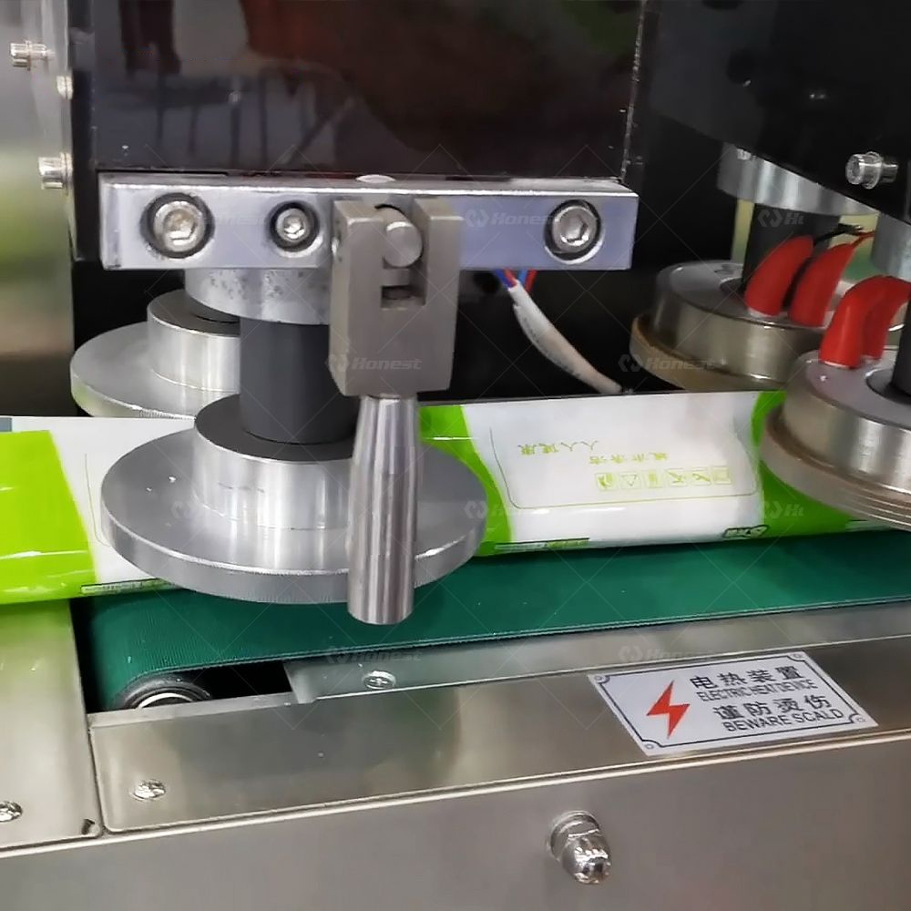Factory Price Full Automatic Alcohol Small Bag Wet Wipes Packing Machine
