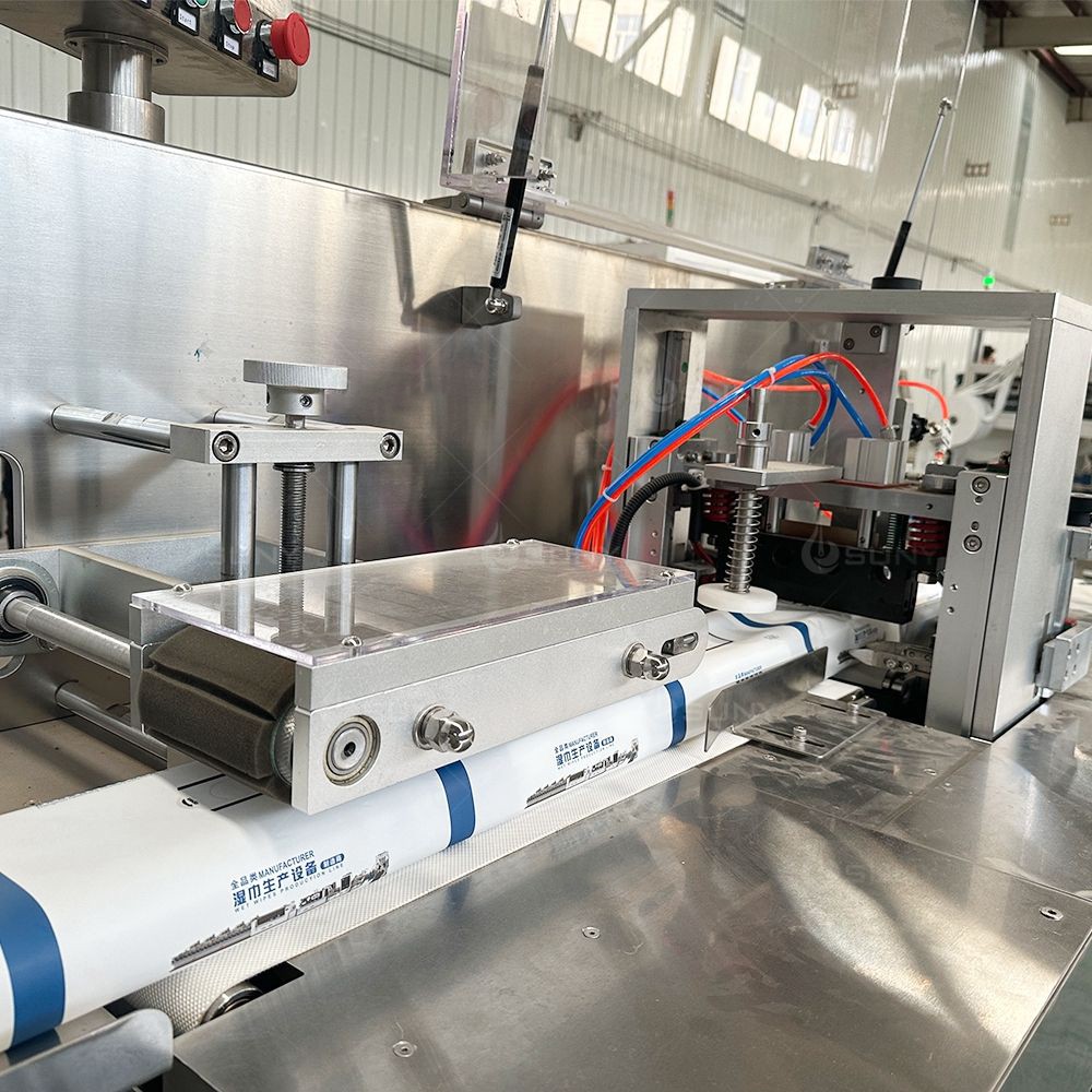 30PCS Shoe Wipes Making and Packing Machine Down Jacket Cleaning Wet Wipes Production Line with Twins Small Roll