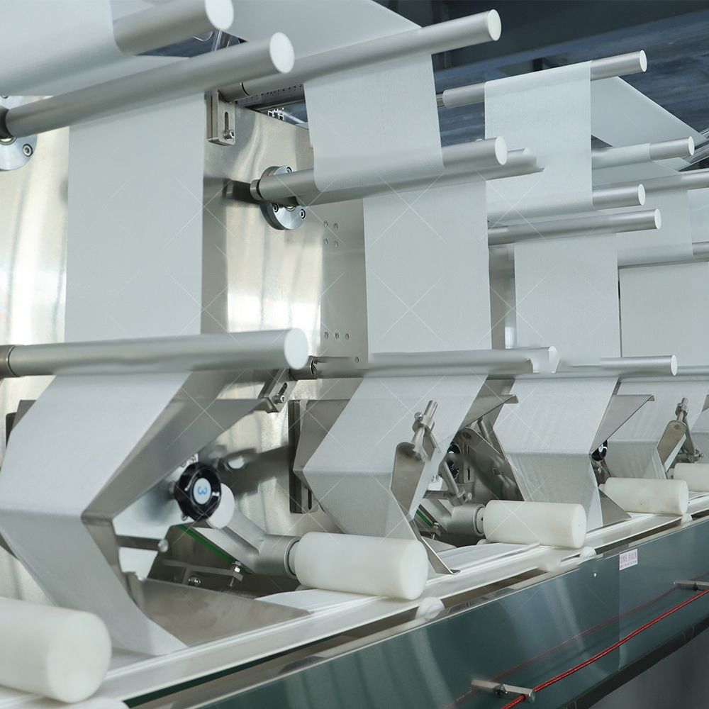 完全な自動湿れたワイプ機械72カウント衛生剤は湿れた機械の赤ちゃんの湿れたワイプの包装機械をワイプします